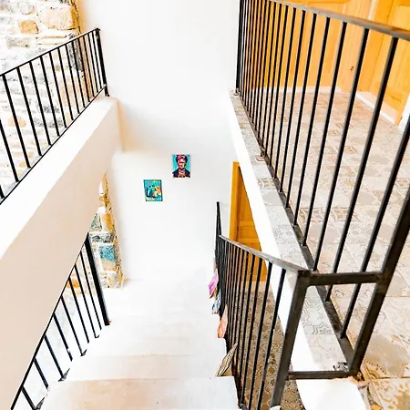 Bed & Breakfast Masal Suites